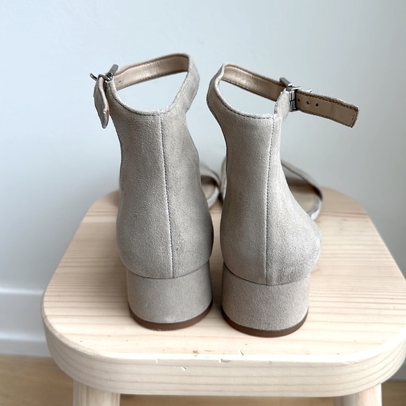 Vince Camuto suede block heel sandles - Picture 2 of 6